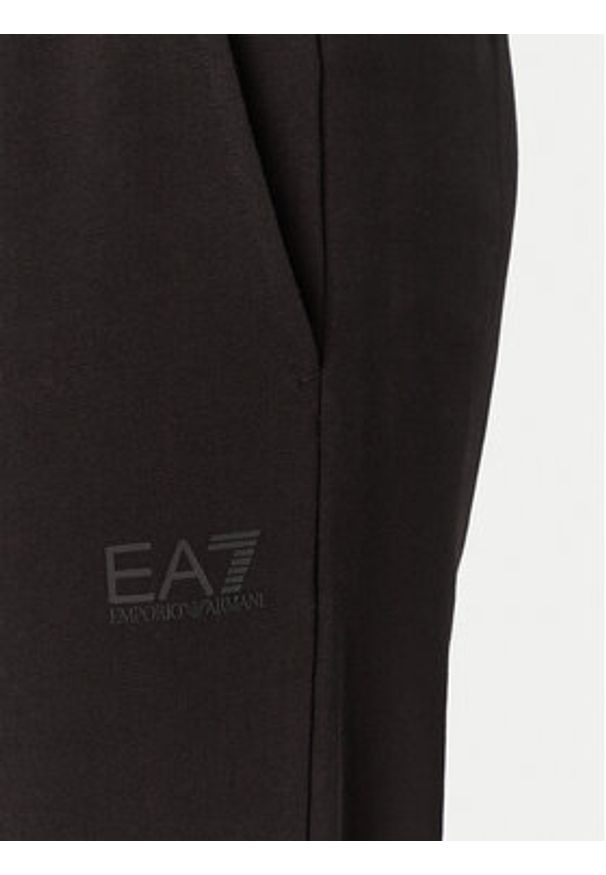 EA7 Emporio Armani Dres 7M000268 AF12451 UC001 Czarny Regular Fit. Kolor: czarny. Materiał: bawełna