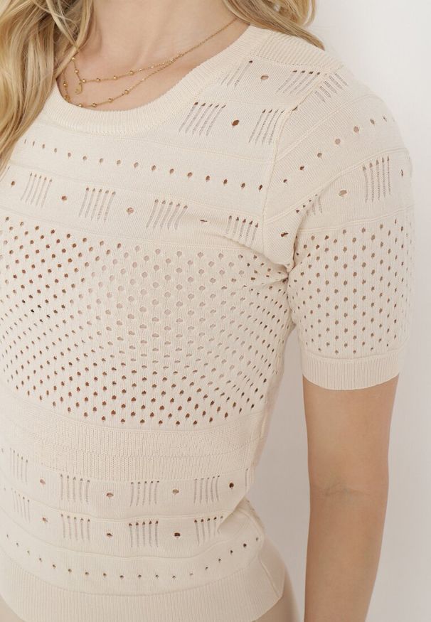 Born2be - Beżowa Ażurowa Bluzka z Krótkim Rękawem Alirada. Kolor: beżowy. Materiał: materiał. Długość rękawa: krótki rękaw. Długość: krótkie. Wzór: ażurowy