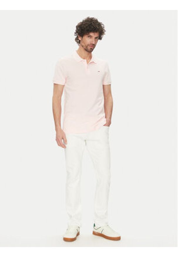 Tommy Jeans Polo DM0DM20676 Różowy Slim Fit. Typ kołnierza: polo. Kolor: różowy. Materiał: bawełna