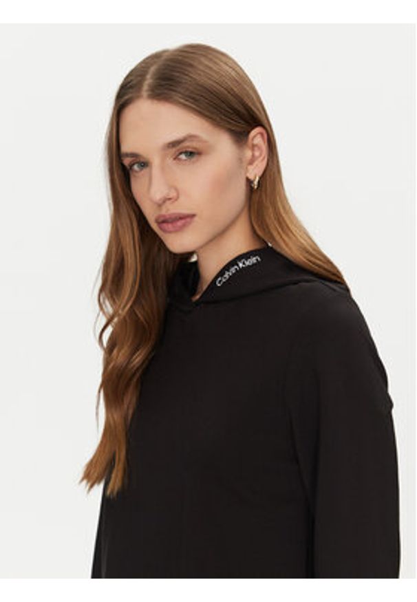 Calvin Klein Jeans Bluza J20J224722 Czarny Regular Fit. Kolor: czarny. Materiał: wiskoza, syntetyk