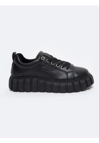 Big-Star - Sneakersy damskie czarne MM274617 906. Okazja: na spacer, na co dzień. Nosek buta: okrągły. Kolor: czarny. Materiał: skóra ekologiczna, guma. Sport: turystyka piesza