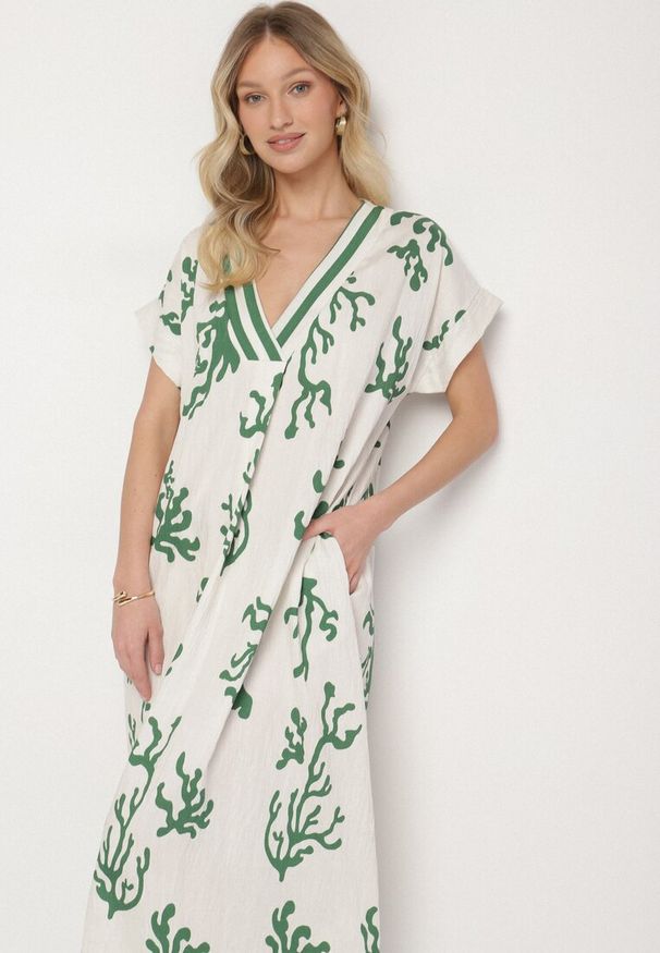 Born2be - Zielono-Beżowa Sukienka z Lnem i Wiskozą o Pudełkowym Kroju Sadirene. Okazja: na co dzień, na spotkanie biznesowe. Kolor: zielony. Materiał: len, wiskoza. Wzór: kwiaty. Sezon: wiosna, lato. Styl: biznesowy, casual, elegancki