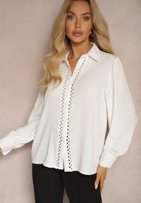 Renee - Biała Koszula z Eleganckimi Ażurowymi Wstawkami Meristas. Kolor: biały. Długość rękawa: długi rękaw. Długość: długie. Wzór: ażurowy. Styl: elegancki #3