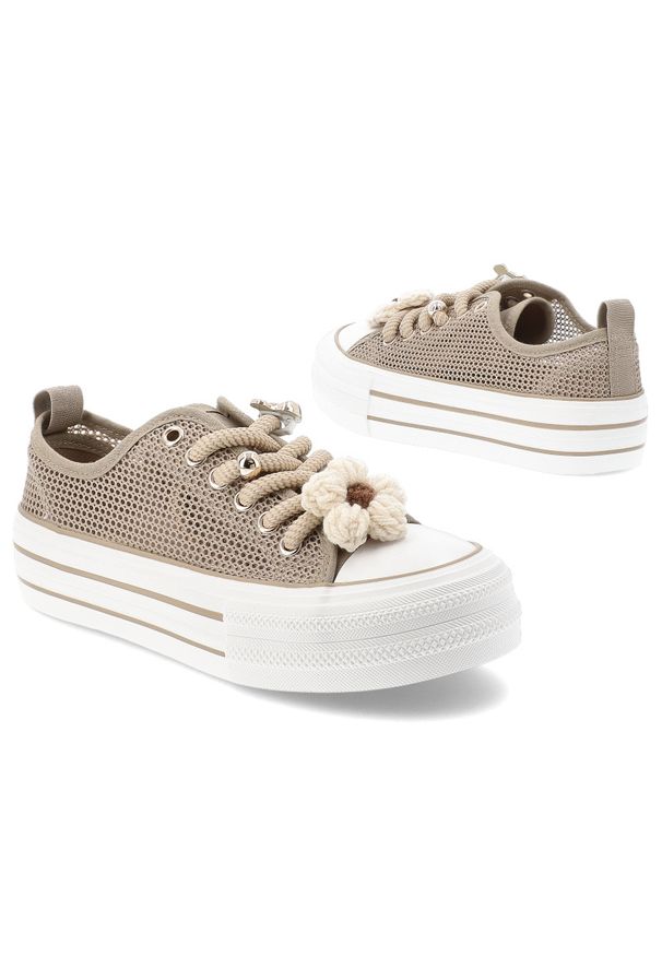Sneakersy damskie Filippo, cholewka z materiału tekstylnego siateczkowego wiązanie z przodu na solidnej podeszwie, beżowe, DTN7855/26. Okazja: na co dzień. Kolor: beżowy. Materiał: materiał. Szerokość cholewki: normalna. Wzór: kwiaty, ażurowy. Styl: elegancki, klasyczny, casual