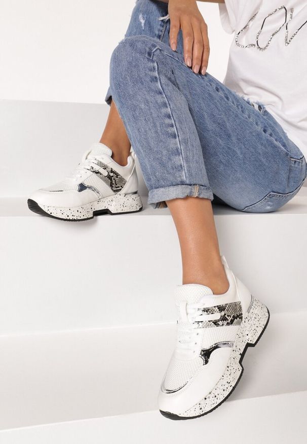 Born2be - Białe Sneakersy Liriye. Zapięcie: pasek. Kolor: biały. Materiał: materiał, skóra. Wzór: aplikacja