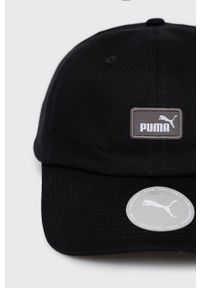 Puma czapka bawełniana 2366901 kolor czarny z aplikacją 02366901-01. Kolor: czarny. Materiał: bawełna. Wzór: aplikacja #2