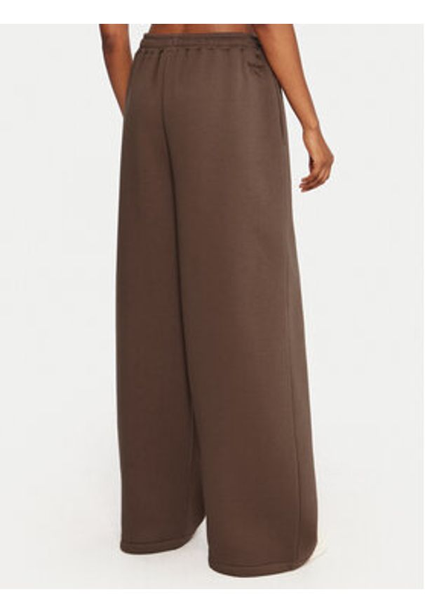 Reebok Spodnie dresowe Reebok X Ewa Chodakowska RK25306CCW Brązowy Regular Fit. Kolor: brązowy. Materiał: syntetyk, bawełna