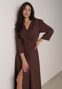 Born2be - Brązowa Kopertowa Sukienka Wieczorowa z Metaliczną Aplikacją w Talii Henalana. Okazja: na imprezę. Typ kołnierza: dekolt w serek. Kolor: brązowy. Wzór: aplikacja. Typ sukienki: kopertowe. Styl: wizytowy #2