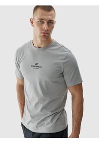 4f - 4F T-shirt regular z nadrukiem męski - szary M. Okazja: na co dzień. Kolor: szary. Materiał: bawełna, jersey, dzianina. Długość rękawa: krótki rękaw. Długość: krótkie. Wzór: nadruk. Styl: sportowy, klasyczny, casual