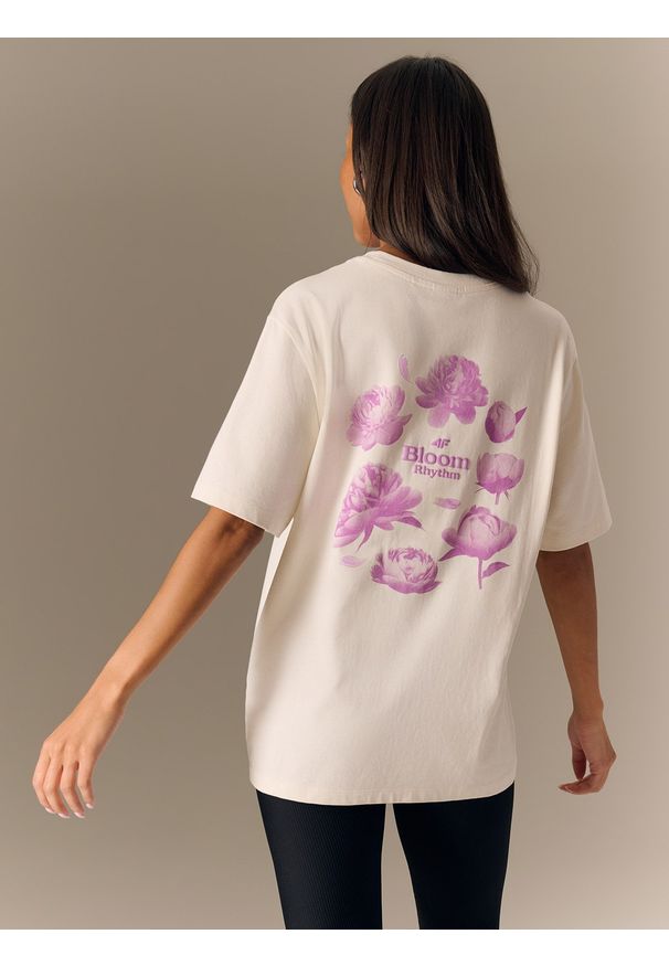 4f - 4F T-shirt loose z nadrukiem damski - biały L. Okazja: na co dzień. Kolor: beżowy. Materiał: materiał. Wzór: nadruk. Styl: elegancki, casual