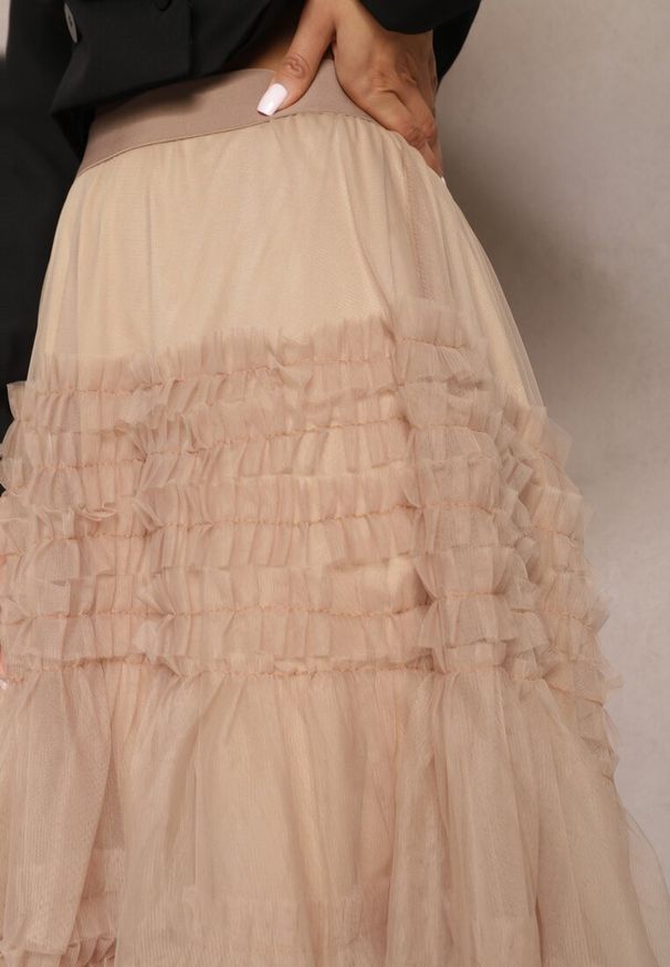 Renee - Ciemnobeżowa Spódnica Rozkloszowana z Falbankami i Siateczką Solowai. Kolor: beżowy. Wzór: aplikacja