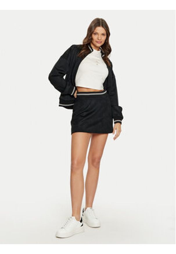 Guess Bluza V5RQ04 KCJY2 Czarny Regular Fit. Kolor: czarny. Materiał: syntetyk
