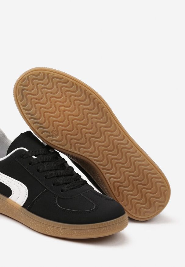 Renee - Czarne Casualowe Sneakersy Typu Kultowe Tenisówki Ablerri. Okazja: na co dzień. Kolor: czarny. Materiał: skóra