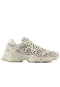 Buty unisex New Balance U90606GE - beżowe. Okazja: na co dzień. Kolor: beżowy. Materiał: zamsz, materiał, skóra, guma, syntetyk. Szerokość cholewki: normalna. Sport: turystyka piesza #1