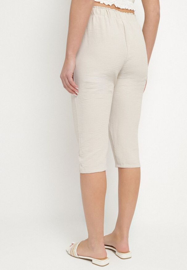 Born2be - Beżowe Spodnie Capri z Bawełną i Wysokim Stanem Galirosa. Okazja: na co dzień, na spacer. Stan: podwyższony. Kolor: beżowy. Materiał: bawełna. Styl: casual, elegancki