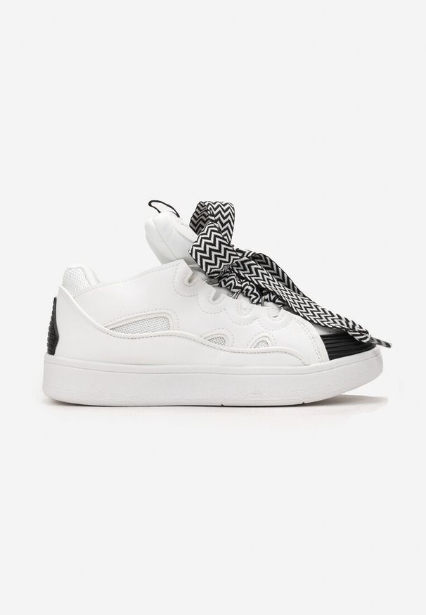Born2be - Biało-Czarne Sneakersy z Ozdobnym Sznurowaniem i Szerokim Językiem Vessy. Kolor: biały