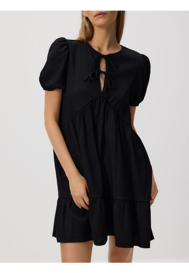 Reserved - Strukturalna sukienka mini - czarny. Kolor: czarny. Materiał: dzianina. Długość: mini