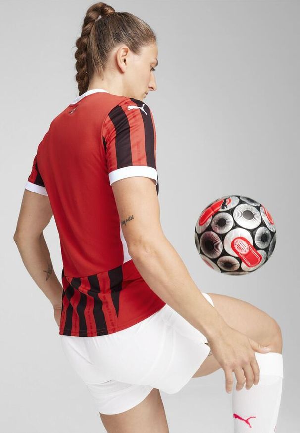Puma - Damska koszulka domowa AC Milan 24/25 PUMA For All Time Red Black. Kolor: czerwony, wielokolorowy, czarny. Sport: piłka nożna