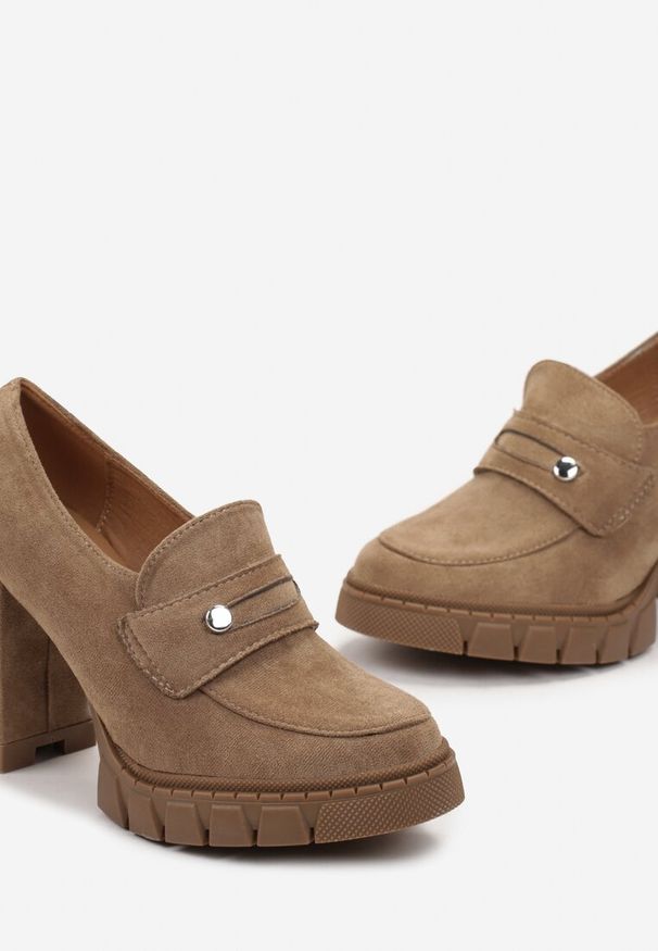 Renee - Ciemnobeżowe Półbuty na Słupku i Platformie Albreide. Kolor: beżowy. Obcas: na platformie. Styl: klasyczny