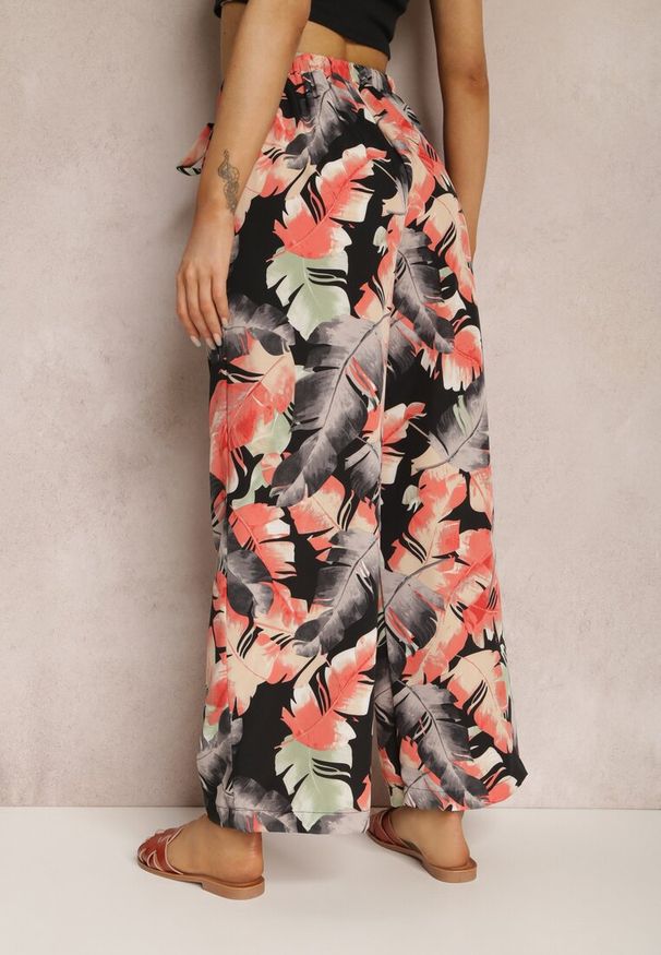 Renee - Czarne Spodnie Nikeda. Kolor: czarny. Materiał: materiał. Długość: długie. Wzór: nadruk, aplikacja. Styl: elegancki