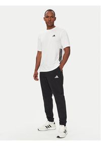 Adidas - adidas T-Shirt Workout Essentials Base 3-Stripes KD0699 Biały Regular Fit. Kolor: biały. Materiał: syntetyk #2