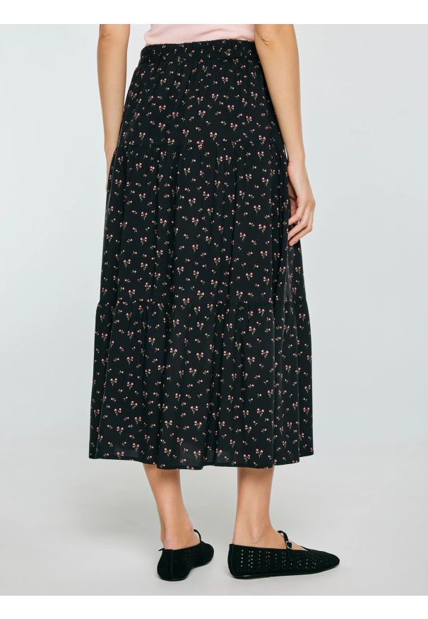 Big-Star - Spódnica damska midi z wiskozy z motywem kwiatowym czarna Vendi 906. Kolor: czarny. Materiał: wiskoza. Wzór: kwiaty. Styl: klasyczny, elegancki
