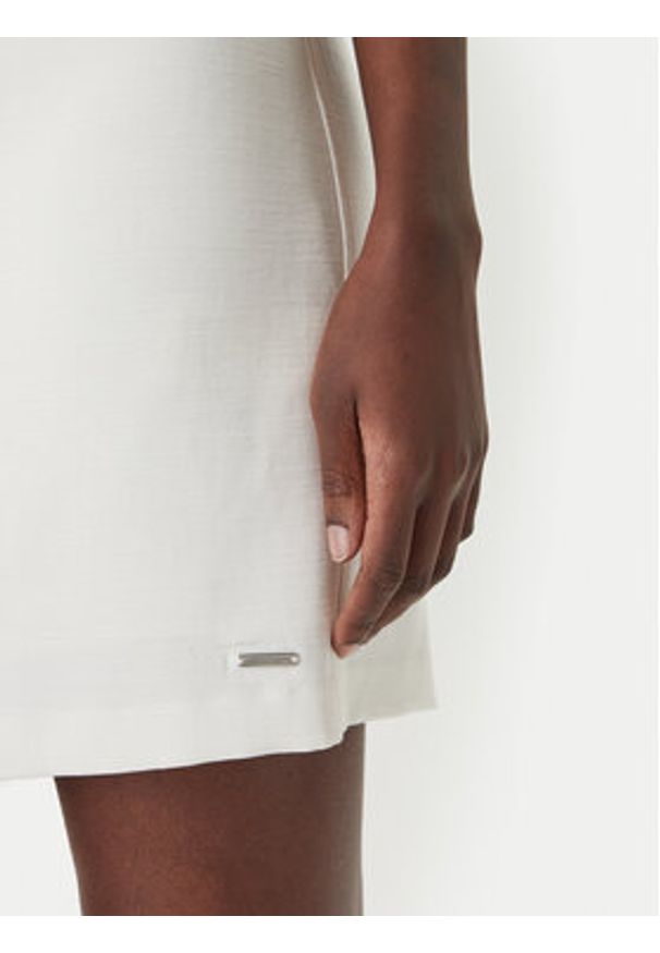 Calvin Klein Sukienka codzienna LV044F012G Écru Regular Fit. Okazja: na co dzień. Kolor: kremowy. Materiał: wiskoza. Typ sukienki: proste. Styl: casual