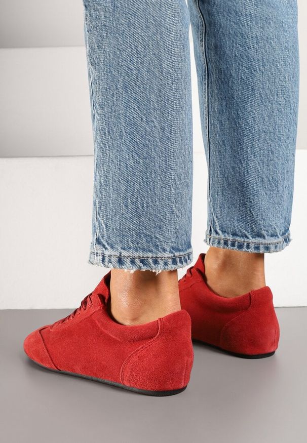 Renee - Czerwone Sneakersy Basic ze Skóry Naturalnej Fonariela. Okazja: na co dzień. Kolor: czerwony. Materiał: skóra. Obcas: na obcasie. Wysokość obcasa: niski