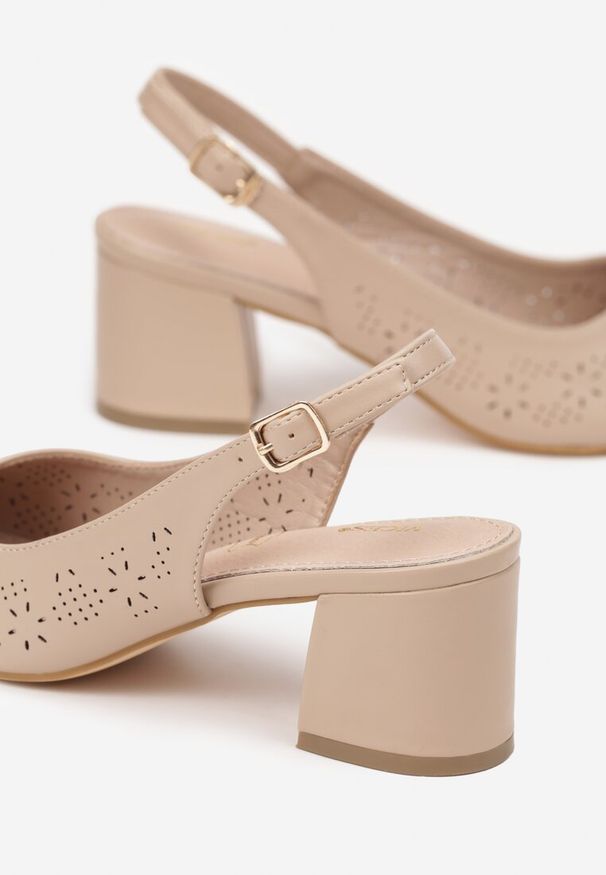 Renee - Ciemnobeżowe Sandały Vices na Słupku Slingback z Ażurową Cholewką i Skórzaną Wkładką Tiranis. Okazja: na co dzień. Zapięcie: sprzączka. Kolor: beżowy. Materiał: skóra. Wzór: ażurowy. Sezon: lato. Obcas: na słupku. Styl: klasyczny, casual