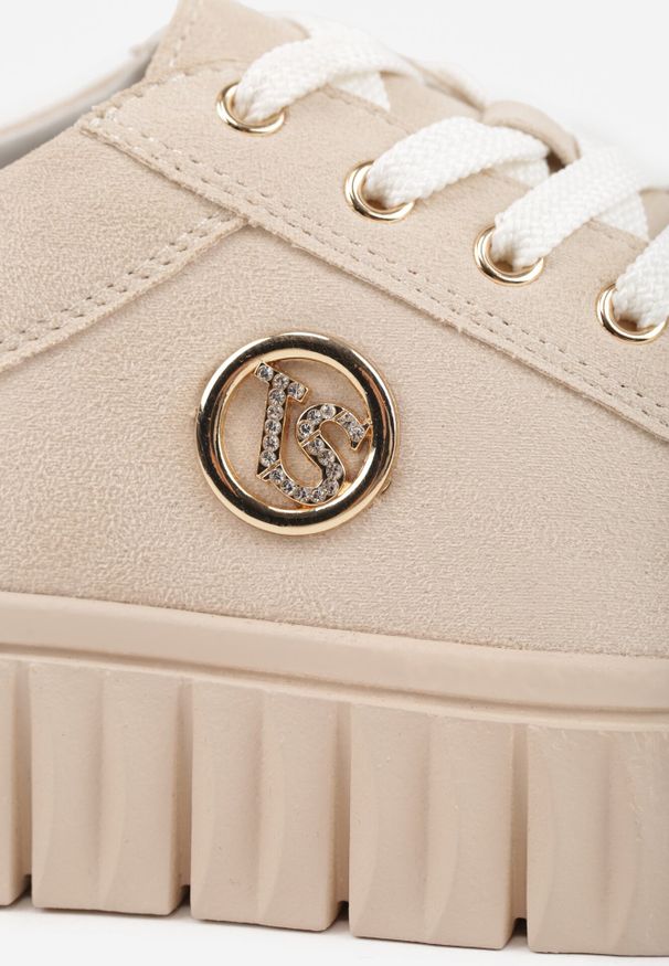 Born2be - Beżowe Sneakersy Vices na Grubej Tłoczonej Podeszwie ze Sznurowaniem i Metaliczną Ozdobą Ulfedi. Okazja: na co dzień. Kolor: beżowy. Materiał: jeans, satyna. Wzór: aplikacja