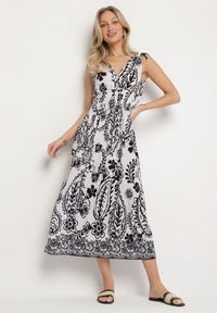 Born2be - Czarna Sukienka z Roślinnym Wzorem i Kopertowym Dekoltem z Gumką w Talii Orrune. Okazja: do pracy, na co dzień, na spotkanie biznesowe. Typ kołnierza: dekolt kopertowy. Kolor: czarny. Materiał: jeans. Sezon: lato. Typ sukienki: kopertowe. Styl: casual, klasyczny, biznesowy #1