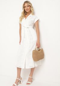 Born2be - Biała Bawełniana Ażurowa Sukienka na Guziki o Koszulowym Kroju Wiązana Paskiem Grosofia. Okazja: na co dzień. Kolor: biały. Materiał: bawełna. Wzór: ażurowy. Sezon: lato. Typ sukienki: koszulowe. Styl: casual, elegancki, klasyczny #4