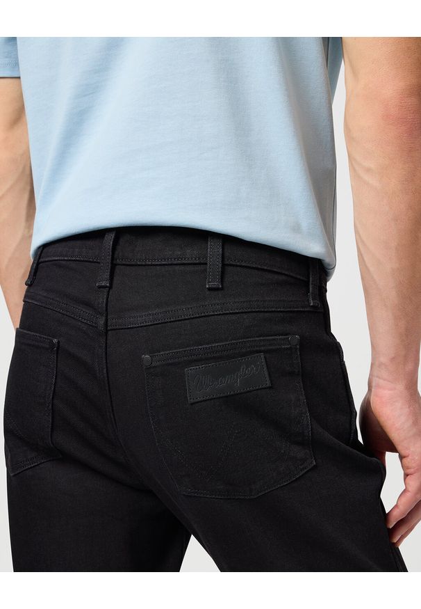 Wrangler - WRANGLER LARSTON MĘSKIE SPODNIE JEANSOWE JEASY DŻINSY ATMOSPHERE 112341423 W18S29326