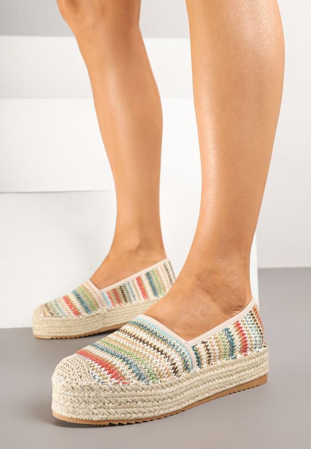 Born2be - Beżowe Espadryle w Szydełkowy Wzór z Plecioną Podeszwą Tillarina. Okazja: na co dzień. Kolor: beżowy. Wzór: aplikacja, kolorowy. Styl: wakacyjny, casual