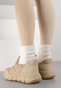 Renee - Ciemnobeżowe Sneakersy Śniegowce na Platformie z Tłoczeniem i Pikowaną Cholewką Vermina. Okazja: na co dzień. Kolor: beżowy. Materiał: dresówka. Szerokość cholewki: normalna. Obcas: na platformie #5