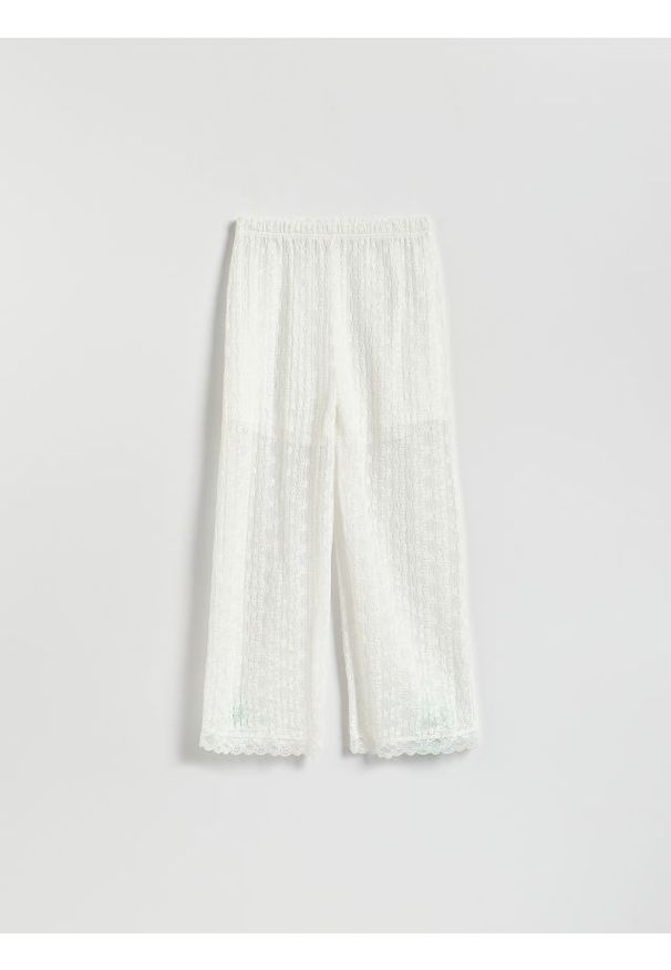 Reserved - Strukturalne spodnie z szortami - złamana biel. Materiał: dzianina