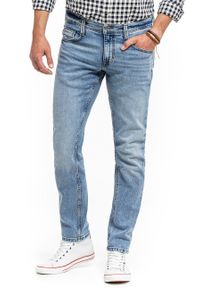 Mustang - MUSTANG OREGON TAPERED MĘSKIE SPODNIE JEANSOWE JEANSY DENIM BLUE 1014040 5000 202. Okazja: na randkę, na co dzień, na spacer. Stan: obniżony. Sezon: lato. Styl: klasyczny, wizytowy, casual, elegancki