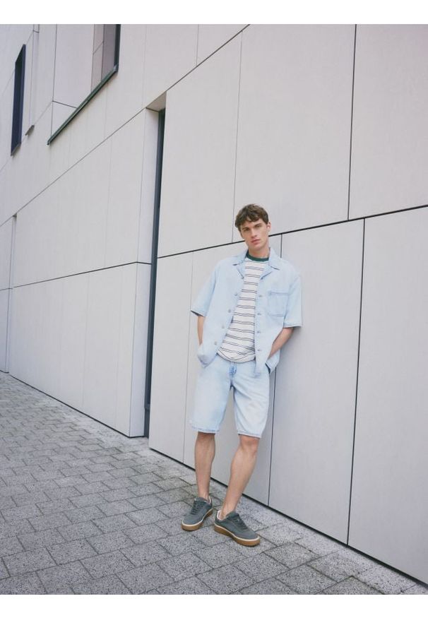 Reserved - Jeansowe szorty loose fit - niebieski. Kolor: niebieski. Materiał: jeans