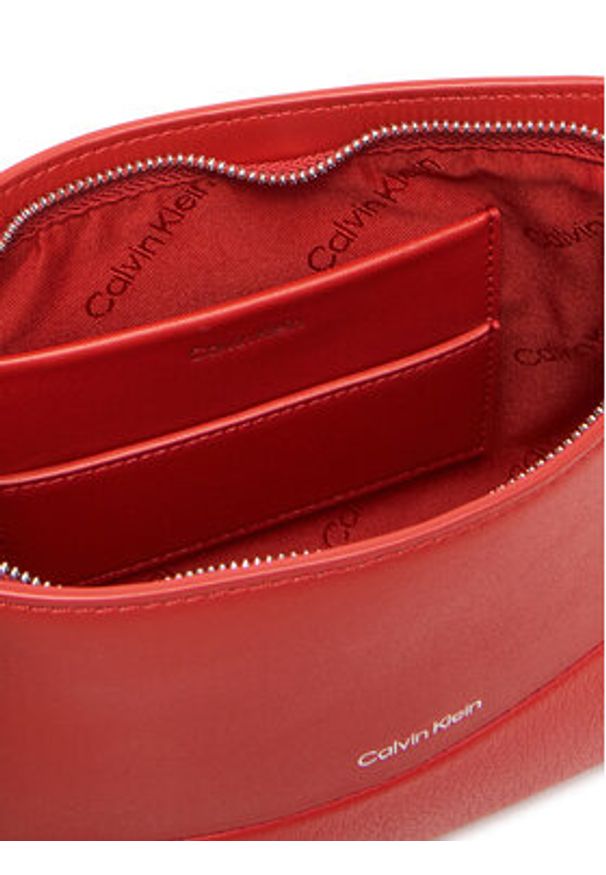 Calvin Klein Torebka Ck Mixmedia Convertible Sm Bag K60K613009 Czerwony. Kolor: czerwony. Materiał: skórzane