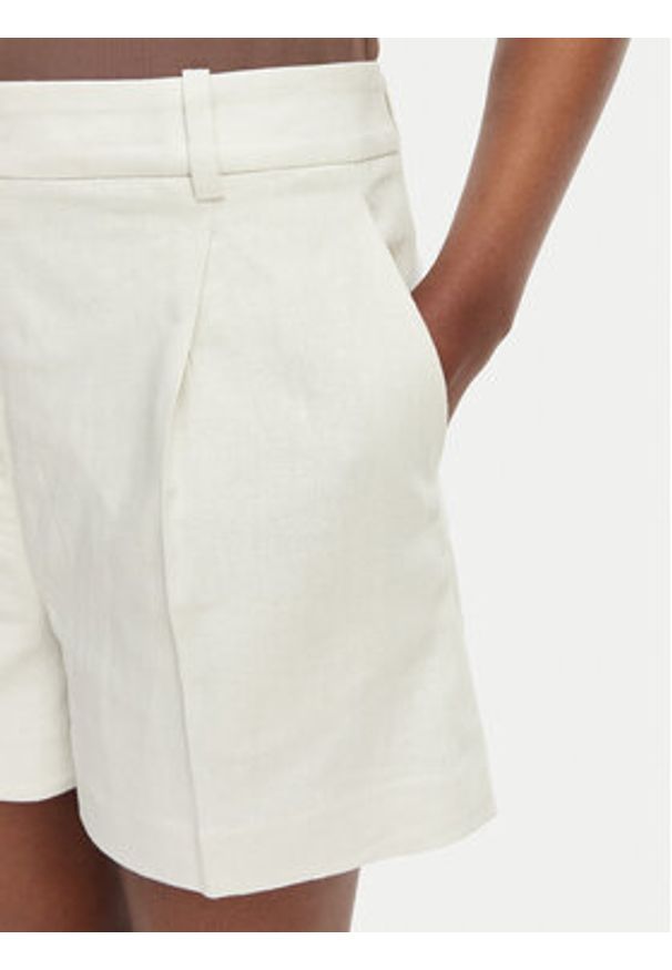 Calvin Klein Jeans Szorty materiałowe LV047F632G Biały Regular Fit. Kolor: biały. Materiał: wiskoza, len