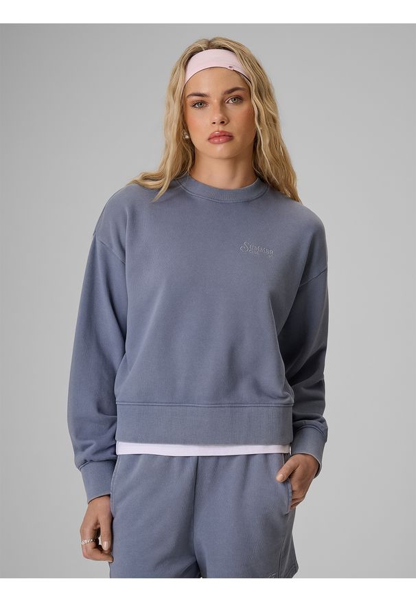 4f - 4F Bluza dresowa regular bez kaptura damska - denim L. Okazja: na co dzień. Typ kołnierza: bez kaptura. Kolor: niebieski. Materiał: denim, dresówka. Styl: casual, klasyczny