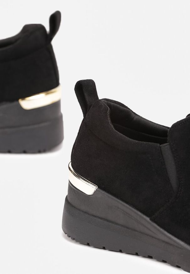 Renee - Czarne Sneakersy z Elastyczną Cholewką na Ozdobnym Koturnie Poffis. Nosek buta: okrągły. Kolor: czarny. Materiał: jeans, skóra, materiał. Szerokość cholewki: normalna. Obcas: na koturnie. Wysokość obcasa: średni
