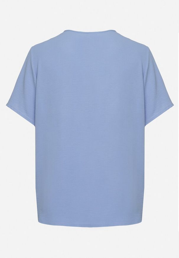 Born2be - Niebieska Klasyczna Bluzka z Krótkim Rękawem Nilbia. Okazja: na co dzień, na spotkanie biznesowe, do pracy. Kolekcja: plus size. Kolor: niebieski. Materiał: jeans. Długość rękawa: krótki rękaw. Długość: krótkie. Styl: klasyczny