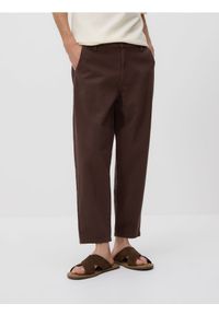 Reserved - Jeansy jogger fit - brązowy. Kolor: brązowy. Materiał: jeans #1