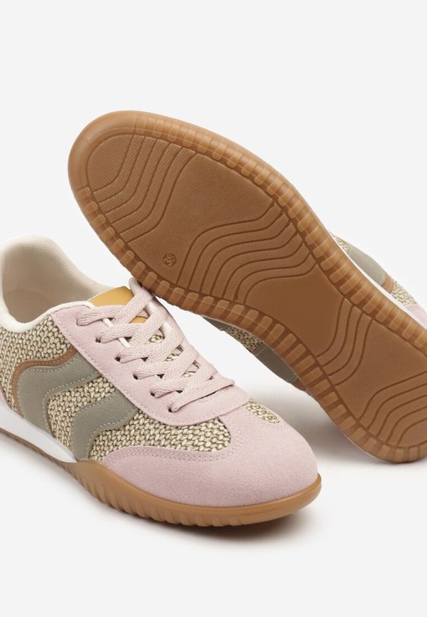 Renee - Różowo-Zielone Sneakersy z Geometrycznym Motywem i Plecionką Laniffia. Okazja: na spacer. Kolor: różowy. Materiał: jeans. Wzór: geometria. Sport: turystyka piesza