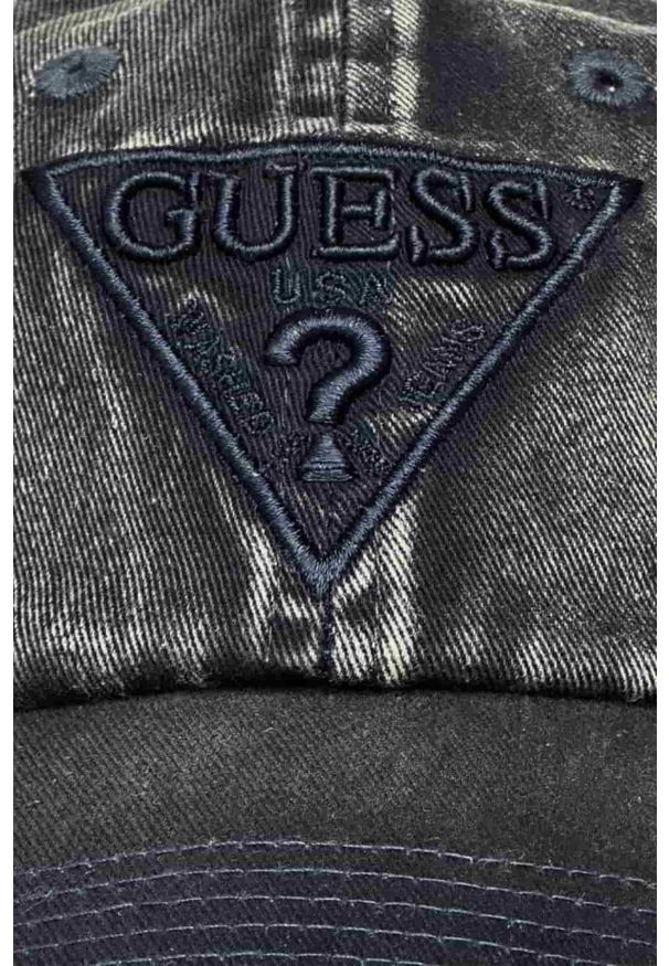 Guess - GUESS Granatowa czapka z daszkiem Logo Triangle. Kolor: czarny