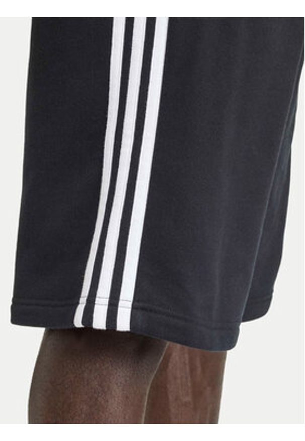 Adidas - adidas Szorty sportowe 3-Stripes KE3566 Czarny Regular Fit. Kolor: czarny. Materiał: bawełna. Styl: sportowy