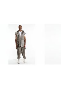 La Haine Inside Us Kamiezelka Unisex | 3B M1273 | Mężczyzna | Brązowy. Okazja: na co dzień. Typ kołnierza: kaptur. Kolor: brązowy. Materiał: bawełna. Długość: długie. Wzór: aplikacja. Styl: casual, elegancki #1