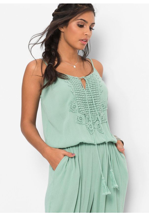 bonprix - Kombinezon ze strukturalnej wiskozy. Kolor: zielony. Materiał: wiskoza, koronka. Długość rękawa: na ramiączkach. Wzór: koronka