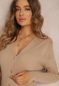 Renee - Beżowy Kardigan z Bufkami na Ramionach Toze. Kolor: beżowy. Materiał: dzianina, prążkowany. Długość rękawa: długi rękaw. Długość: długie #3